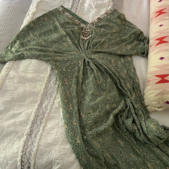 Gorgeous Beaded Indian Gown (green) Medium - Picture 2 of 8